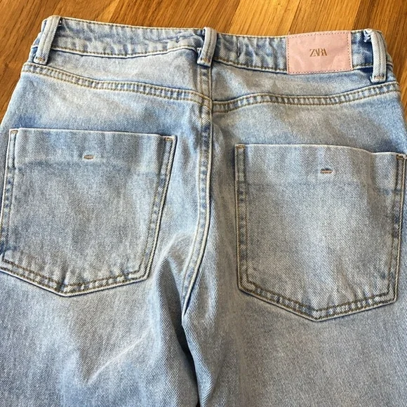 Zara Women’s Blue Jeans Size 4